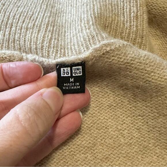 Uniqlo Wool Funnel Turtleneck Sweater size M NEW Tan Slouch Shoulder - Picture 7 of 9
